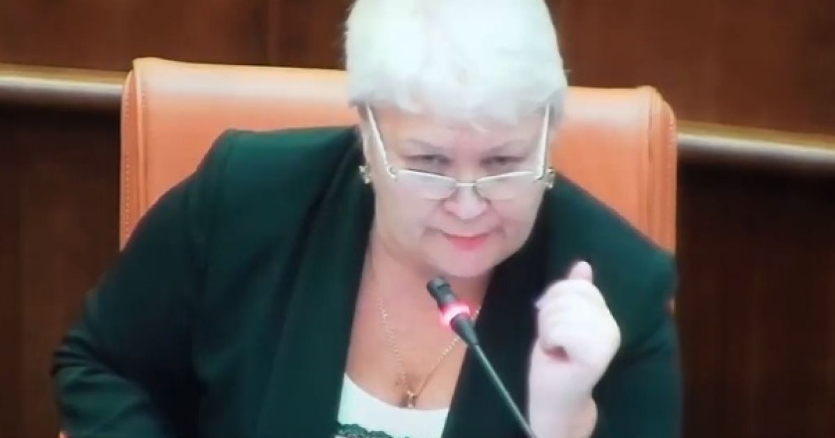 В России глава комитета по культуре обозвала депутата "г*ндоном несчастным" и потребовала "следить за базаром"