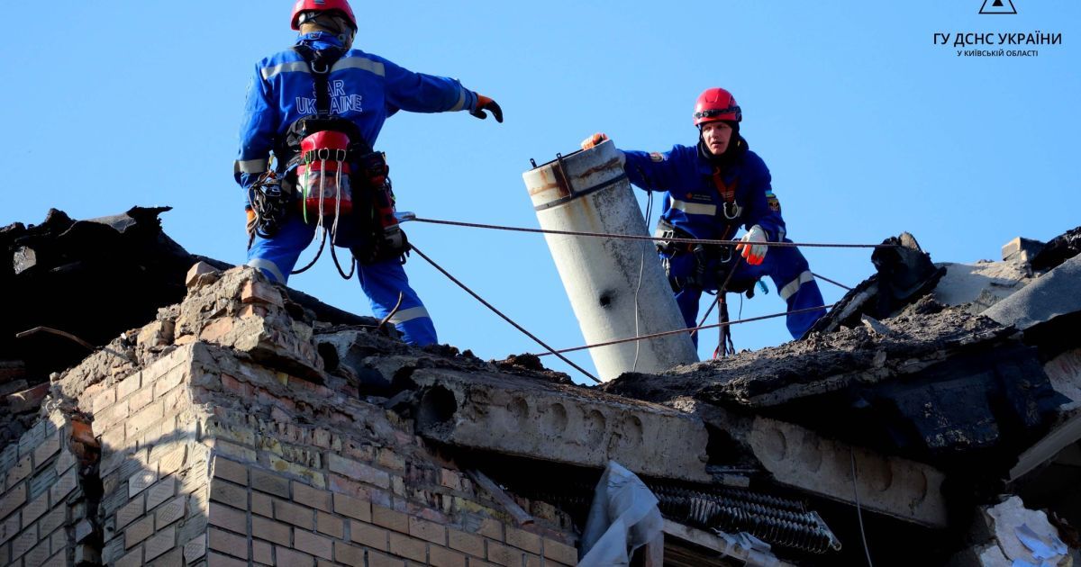 У Ржищеві на місці прильоту дронів завершилися пошукові роботи: названо остаточну кількість жертв