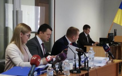 Адвокати Януковича вимагають допитати Штайнмаєра та ще понад сотню свідків у справі держзради 