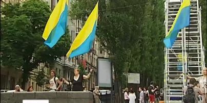 Спорожнілий постамент Леніна перетворили на корисну інсталяцію "Населяючи тіні"