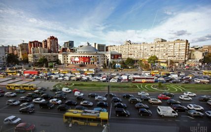 Кільцева, мости і культура водіїв: експерт намітив шлях вирішення проблеми заторів у Києві