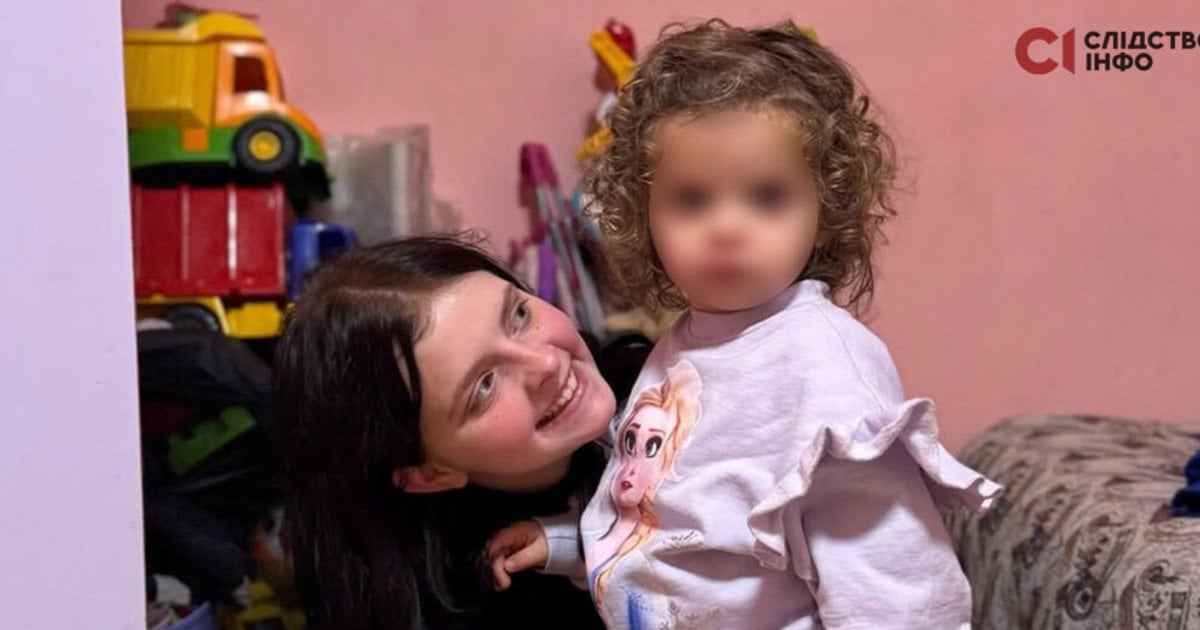 17-летняя Настя с дочерью Мелек