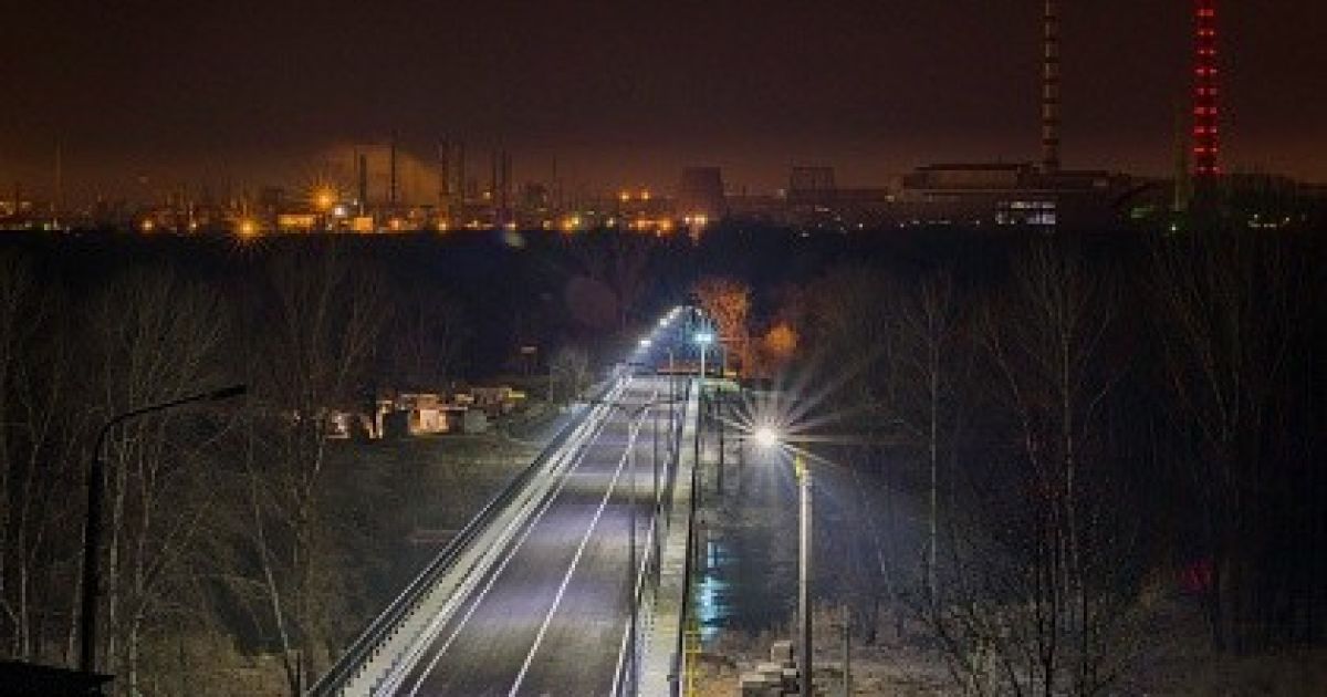 На Донбассе восстановили разрушенный боевиками мост между Северодонецком и Лисичанском