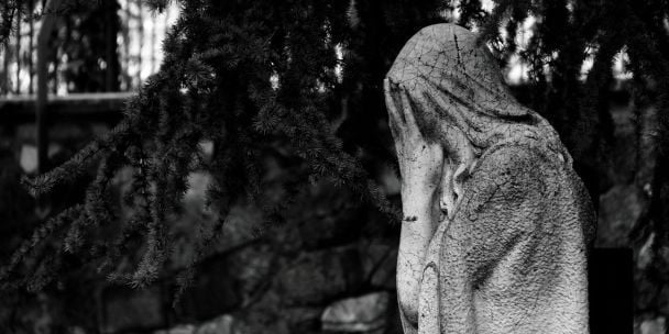 У Польщі священник зрівняв із землею кладовище, щоб 