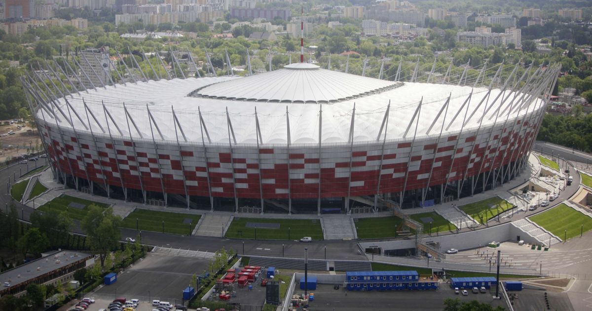 Коронавирус в Польше: футбольный стадион в Варшаве превращают в первую в стране полевую больницу