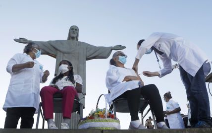 "Омикрон" атакует планету: новый штамм коронавируса добрался в Бразилию