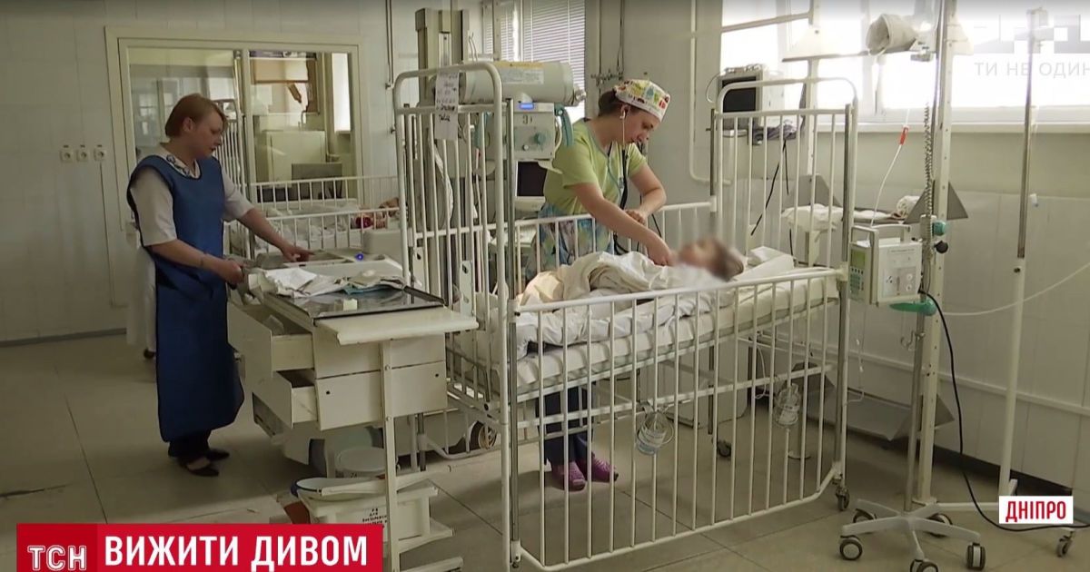 Під Дніпром мати довела немовлят до тяжкого виснаження й отруєння нітратами, годуючи коров’ячим молоком