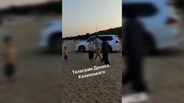 В Маріуполі окупант із Чечні заїхав на пляж на позашляховику та почав ображати місцевих