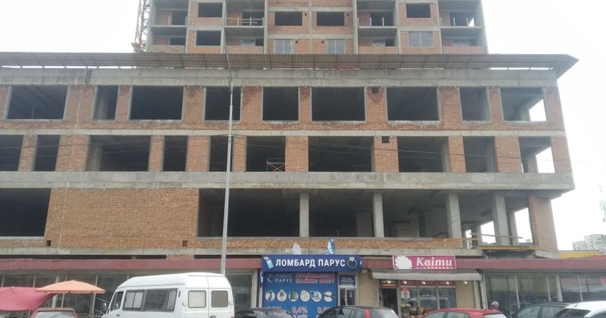 У Києві новий житловий комплекс перекрив вхід до метро