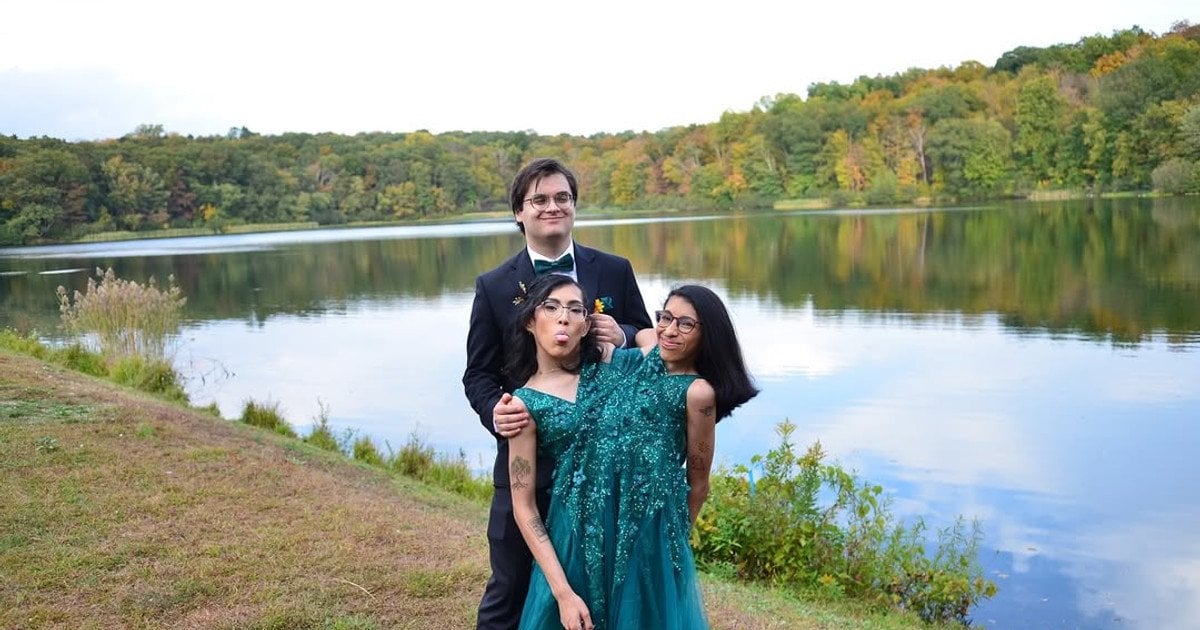 Сестры Андраде и Дэниел Маккормак