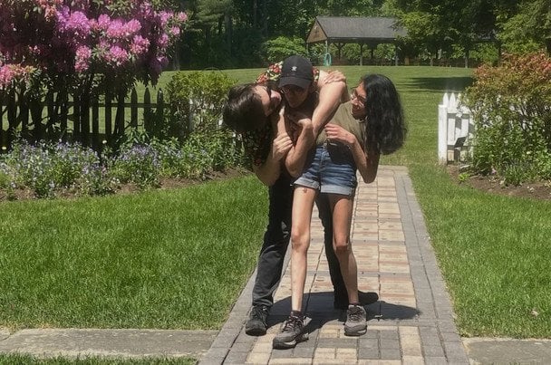 Сестри Андраде і Деніел Маккормак / © instagram.com/carmen_soland