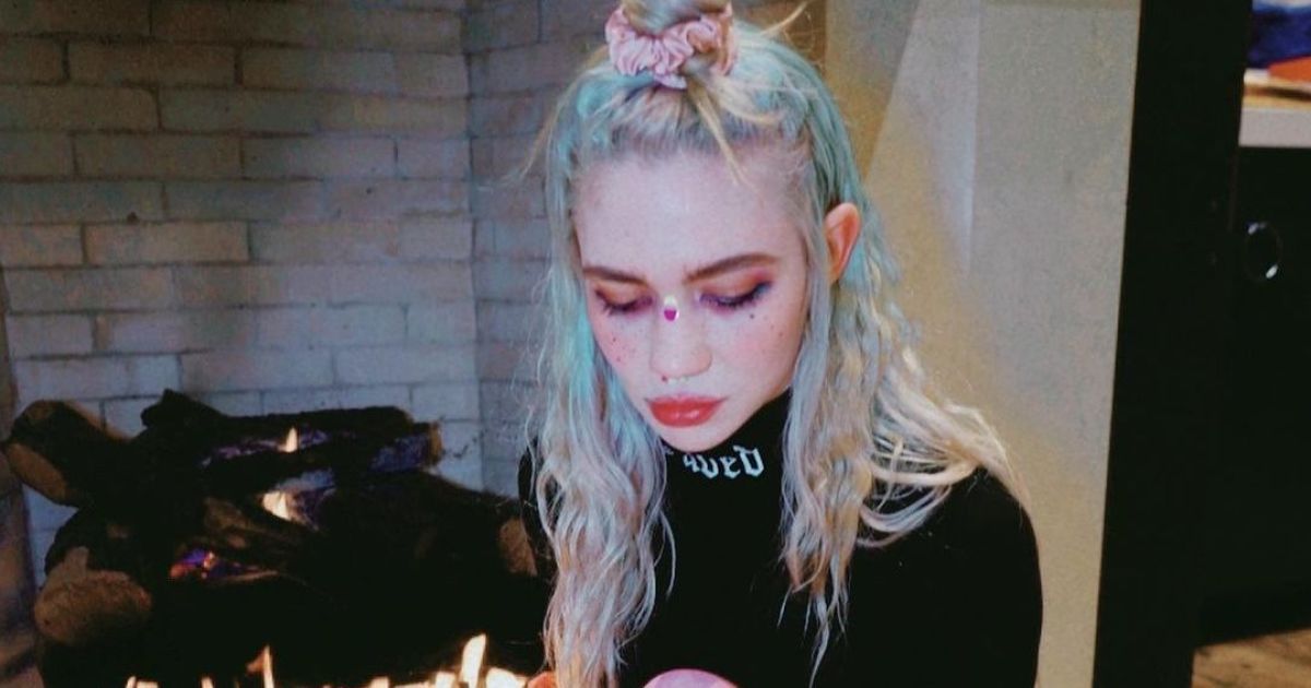 Кохана Ілона Маска попозувала голяка разом із подругою