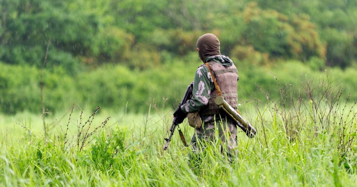 На Донбасі військові підірвалися на міні, є поранені