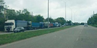 Оккупанты продолжают воровать зерно: из складов оккупированного Бердянска вагонами вывозят его в Крым