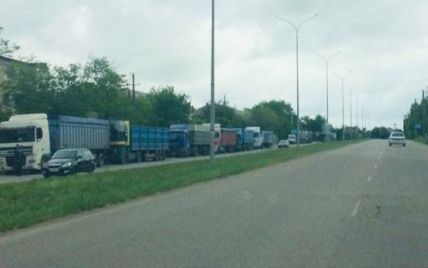Оккупанты продолжают воровать зерно: из складов оккупированного Бердянска вагонами вывозят его в Крым
