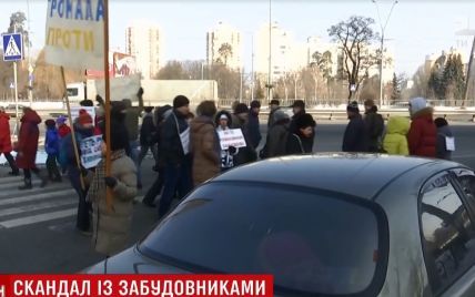 В Киеве со ссорами и стычками на час перекрыли Житомирскую трассу
