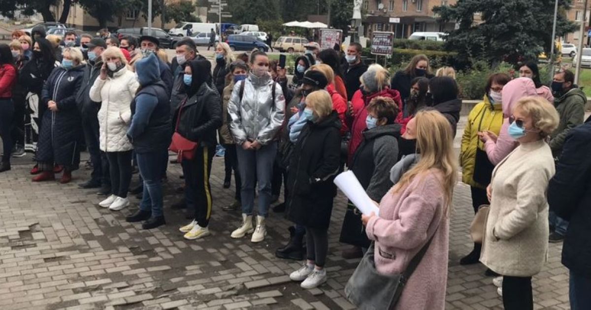 В Черкасской области жители "красного" райцентра возмутились против карантина: чего они требуют