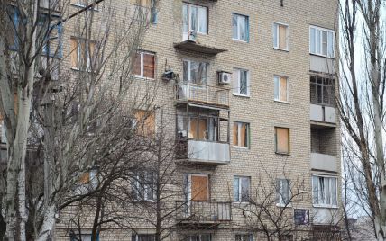 Бойовики обстріляли з мінометів Красногорівку, постраждала місцева мешканка