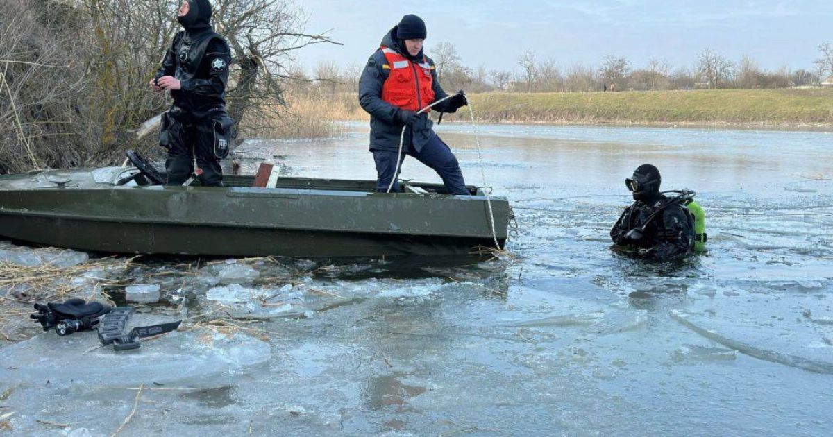Дети провалились под тонкий лед