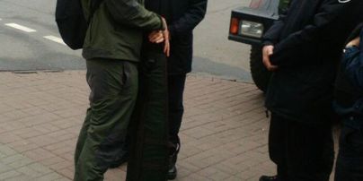 Поліція встановила особу чоловіка, який прямував до Ради з оптичною гвинтівкою 