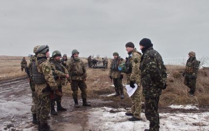 Бойовики з ранку гатять по українських позиціях під Маріуполем
