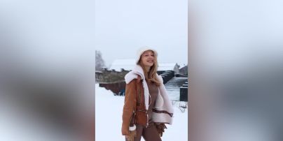 Тіна Кароль неочікувано впала у сніг поблизу власного заміського будинку