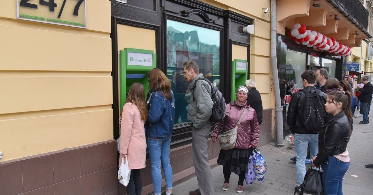 У кіберполіції розповіли, як українцям захистити від злочинців свої гроші на картках