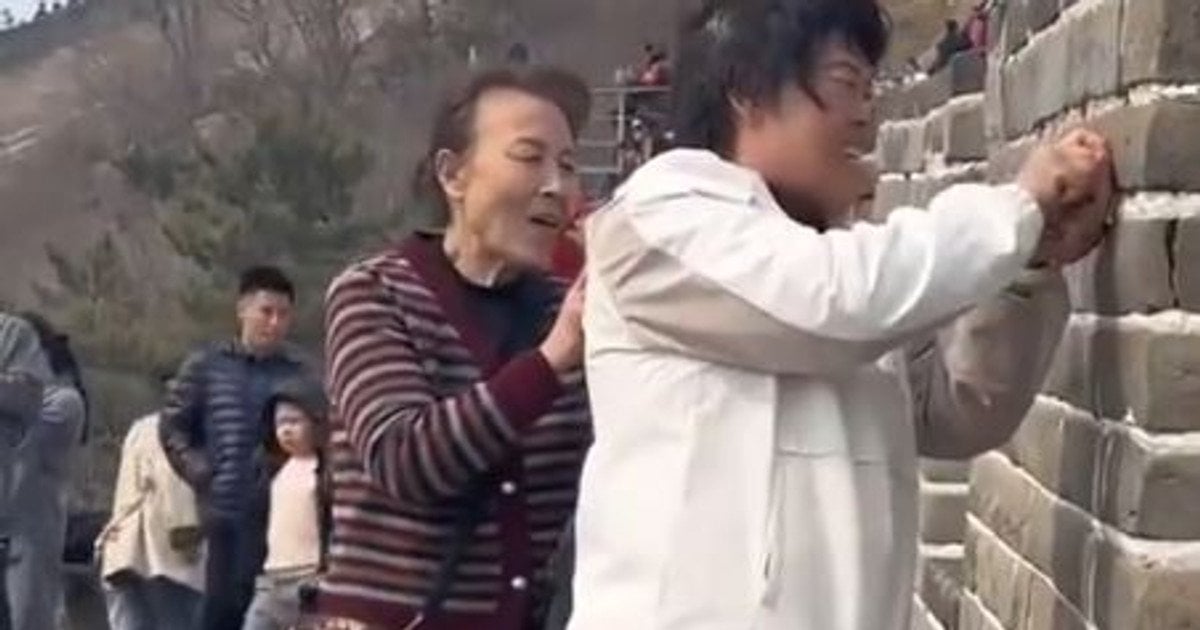 Туристки пошкодили Велику китайську стіну