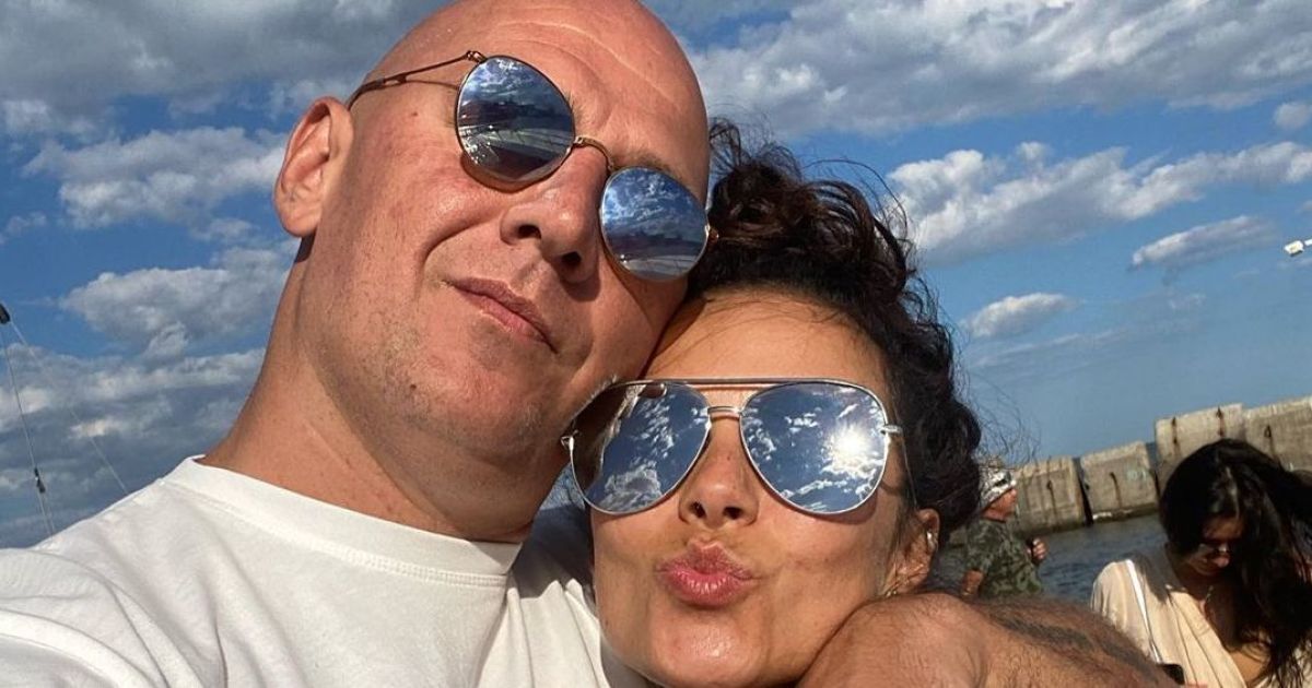 Потап похизувався довгоногою Каменських у мінішортах