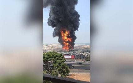 В Бейруте начался крупный пожар в порту, где месяц назад прогремел взрыв