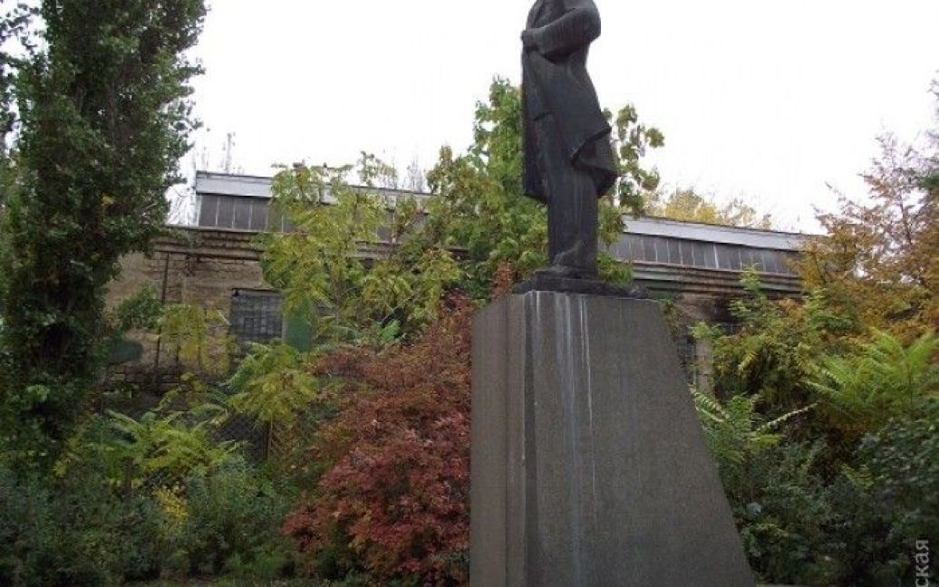 Памятник Ленину до реконструкции / © Думская