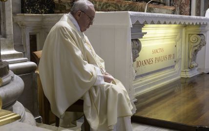 В Италии открываются церкви: Папа Римский провел первую за время карантина мессу