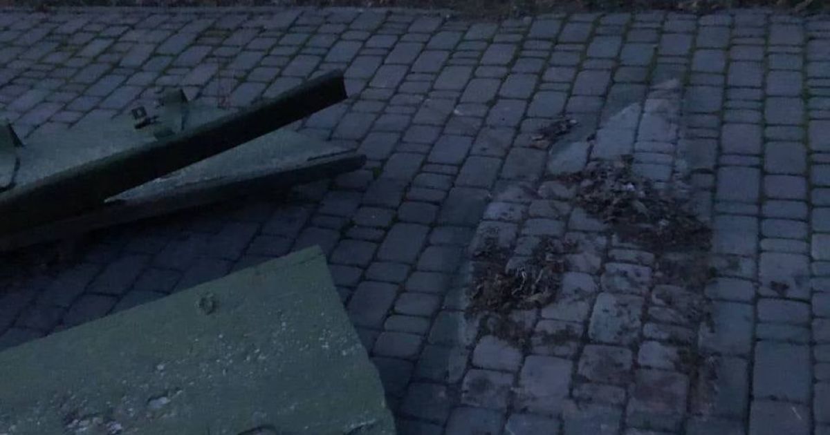 Під Києвом невідомі викрали із музею броньовану деталь танка