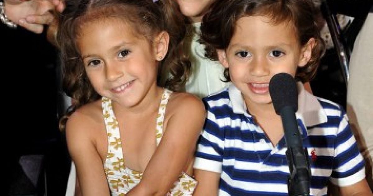 Дженнифер Лопес с детьми/Инстаграм