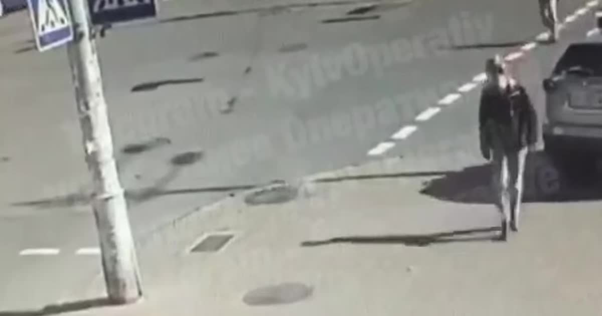 У соцмережах оприлюднили відео прориву труби у центрі Києва