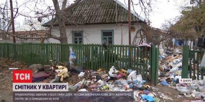 В Днепре копы забрали из дома голодных детей, которые ковырялись в мусоре