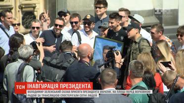Селфі, вітання й овації: як українці зустрічали Зеленського