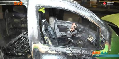 Авто вспыхнуло прямо на ходу: спасать машину пришлось нескольким экипажам пожарных