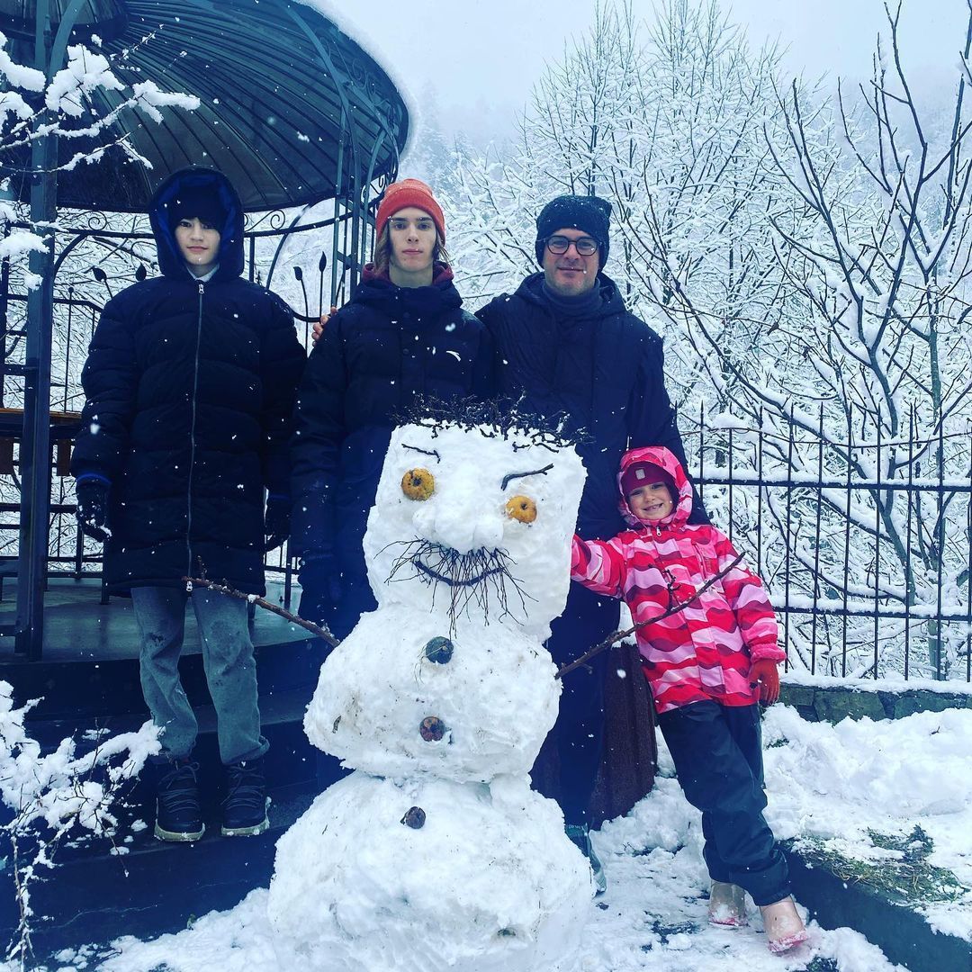 Арсен Мирзоян с сыновьями от экс-жены и дочерью от Тони Матвиенко / © instagram.com/arsen_mirzoian