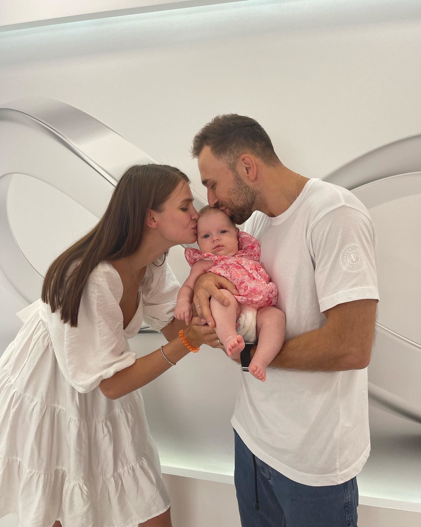 Макс Михайлюк с женой и дочерью / © Instagram Макса Михайлюка