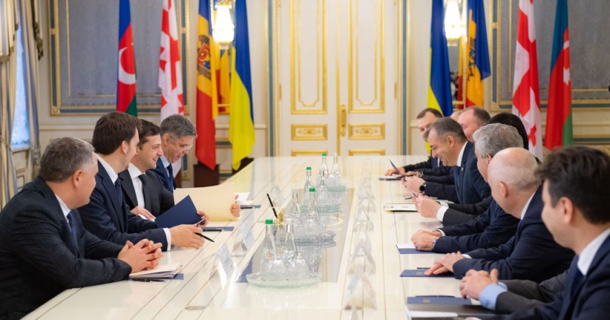 Президент хоче спростити процедуру перетину кордону із трьома країнами