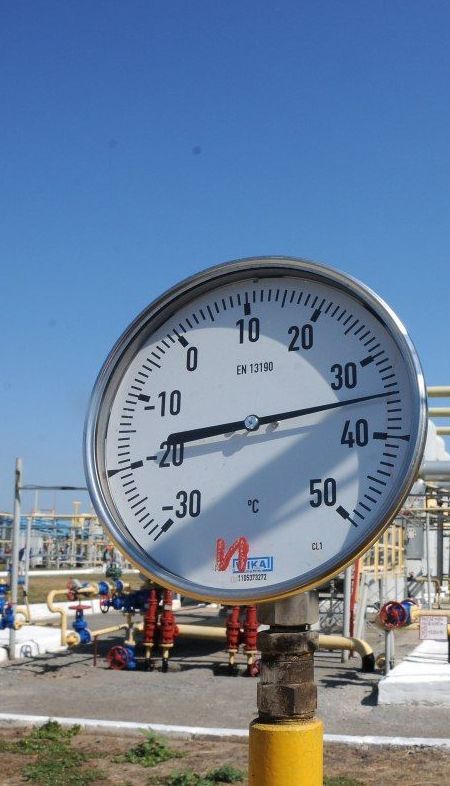 АМКУ з'ясовує можливе завищення цін на газ шістьма компаніями в регіонах