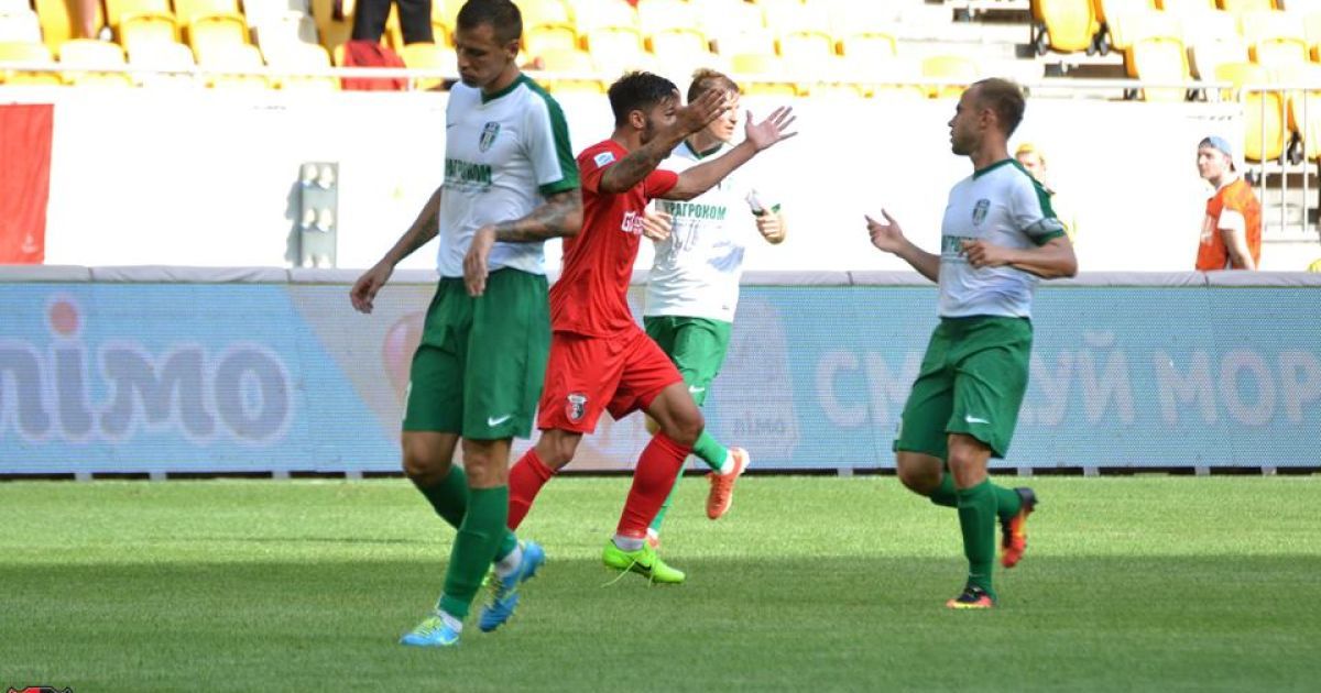 "Александрия" отобрала очки у "Вереса" и доиграла матч вдесятером