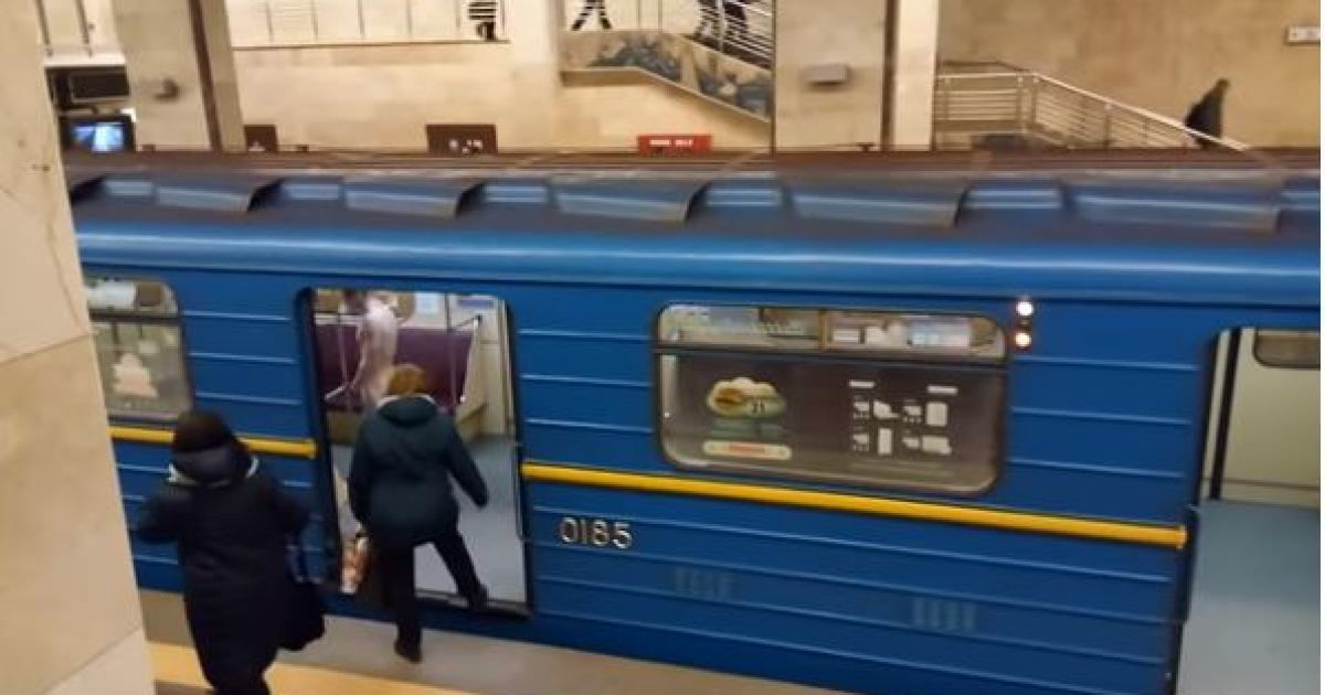 Голый мужчина в киевском метро ворвался в кабину машиниста