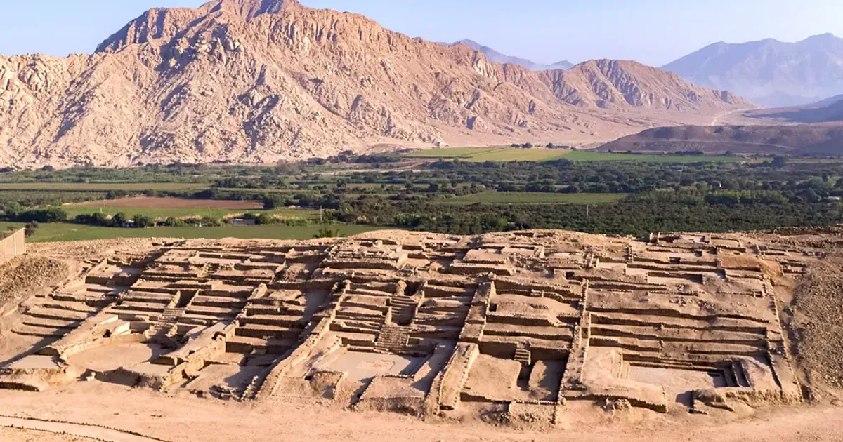 Стародавнє місто каралів. Фото: Zona Arqueológica Caral
