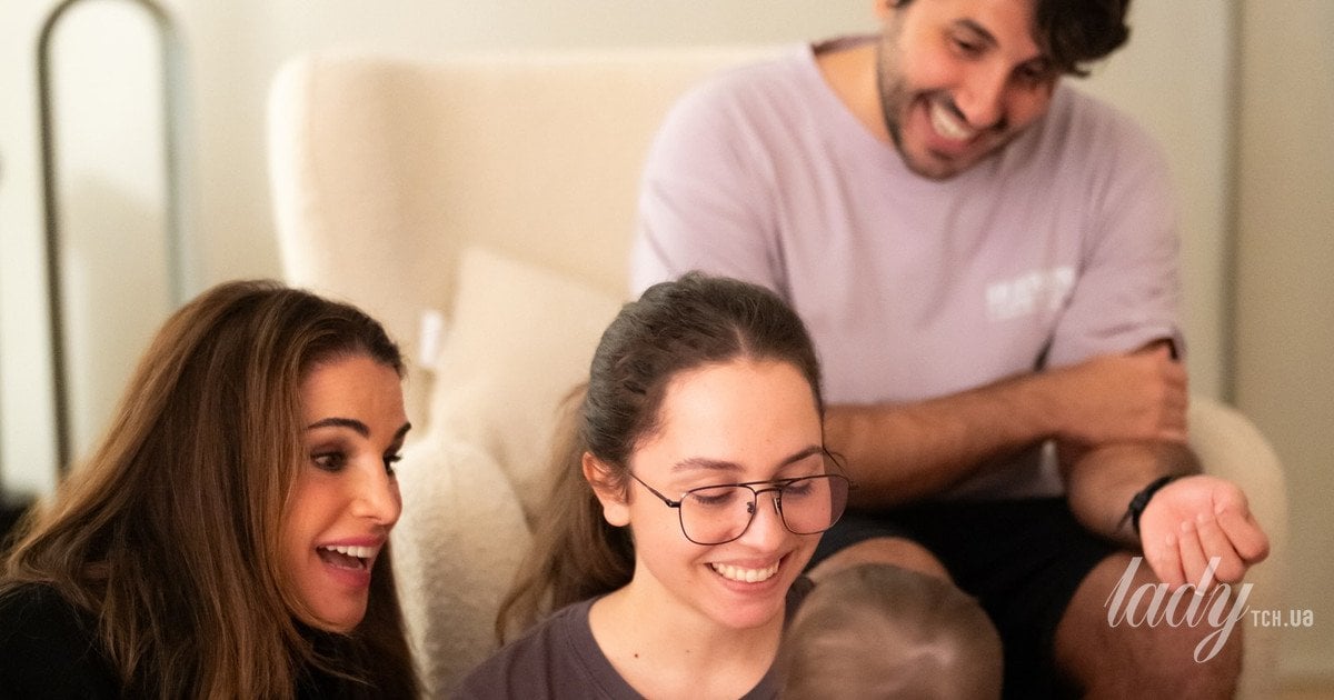 Королева Ранія з дочкою принцесою Іман та онукою Аміною