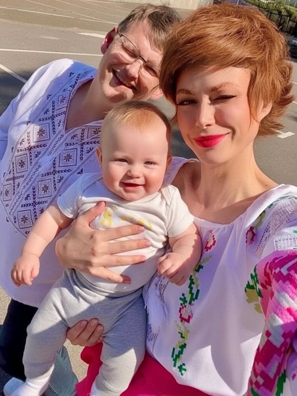 Олена-Христина Лебідь та Павло Розенко показались із загадковим малюком / © instagram.com/elena_kristina_lebed