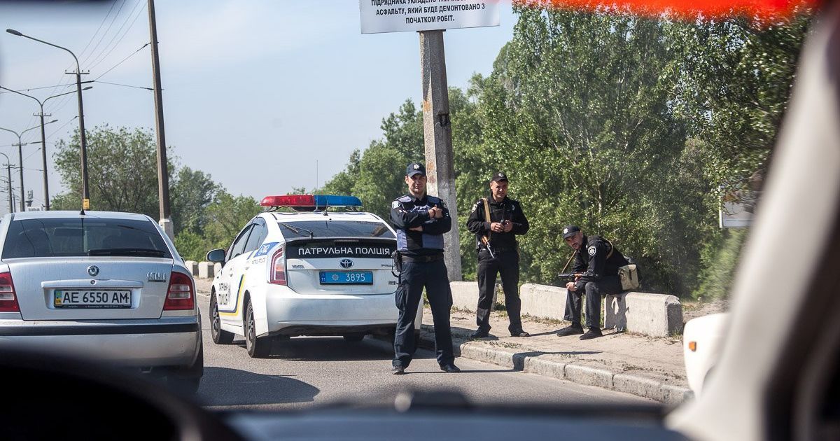 Стоять автоматники і величезні затори: що коїться у Дніпрі (оновлено)