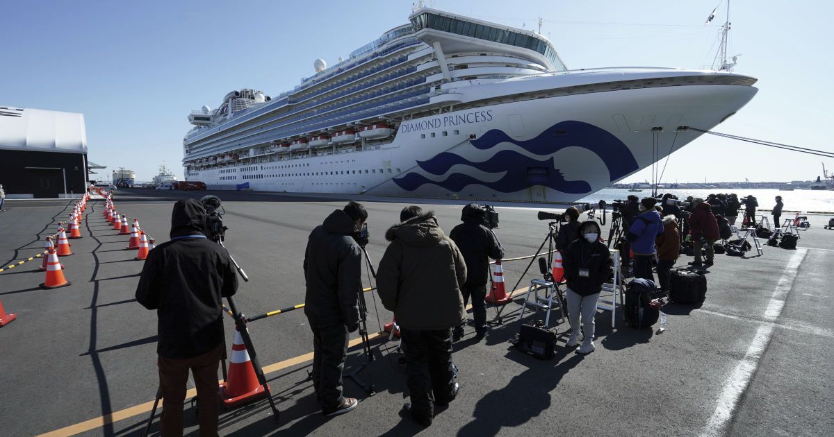 Китайский коронавирус массово распространяется на круизном лайнере diamond princess