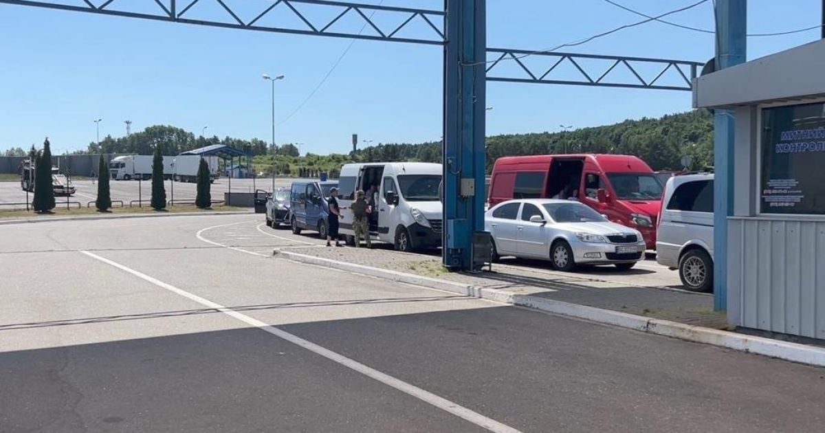 З України за добу виїхали майже 36 тисяч осіб: які сьогодні черги на кордоні